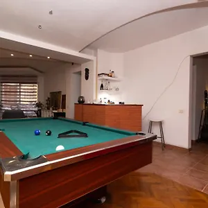 Shared Retro Vintage Luxury , Bucarest Rumanía